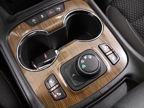 Used 2023 GMC Acadia SLE w/ Driver Convenience Package image 25