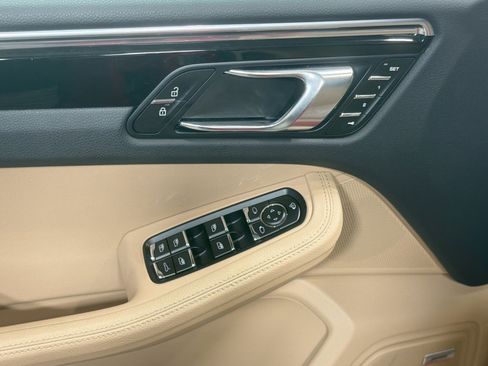 Certified 2025 Porsche Macan image 23
