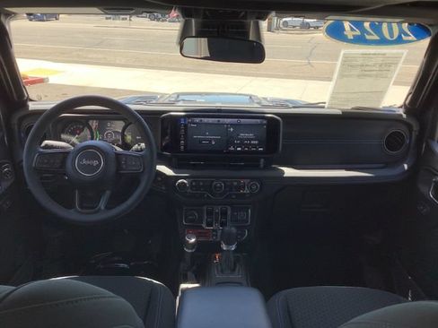 Used 2025 Jeep Wrangler Unlimited Rubicon 4xe w/ Convenience Group AWD/4WD image 6