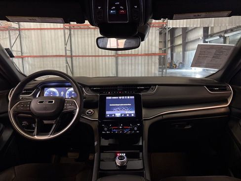 Used 2024 Jeep Grand Cherokee Altitude image 22