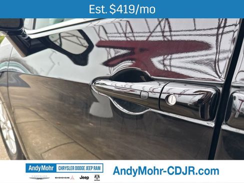 Used 2025 Chrysler Pacifica Select image 10