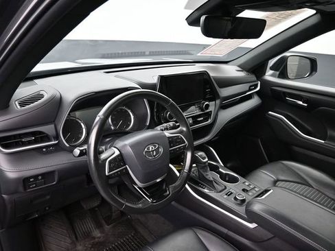 Certified 2023 Toyota Highlander XSE image 27