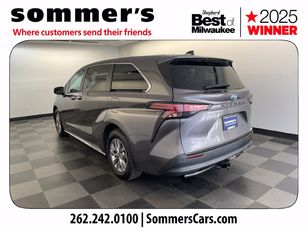 Used 2022 Toyota Sienna XLE FWD image 5