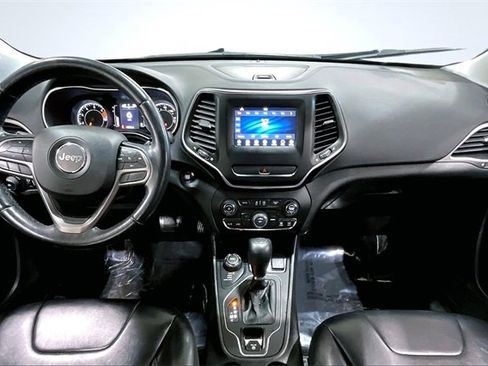 Used 2019 Jeep Cherokee Latitude Plus w/ Cold Weather Group image 16