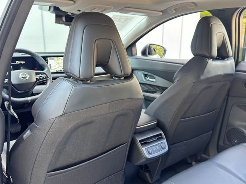 Used 2025 Nissan Ariya FWD image 35