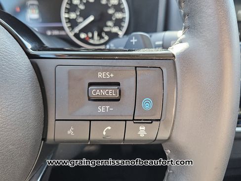 Used 2023 Nissan Rogue SL w/ SL Premium Package image 13