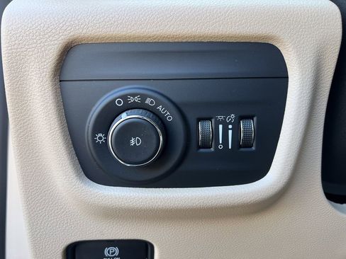 Used 2022 Jeep Grand Cherokee L Limited image 22