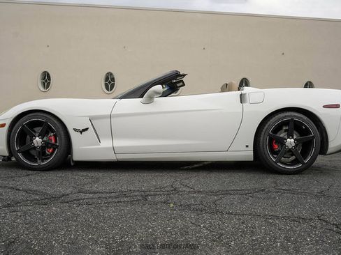 Used 2006 Chevrolet Corvette Convertible w/ Preferred Equipment Group RWD image 3