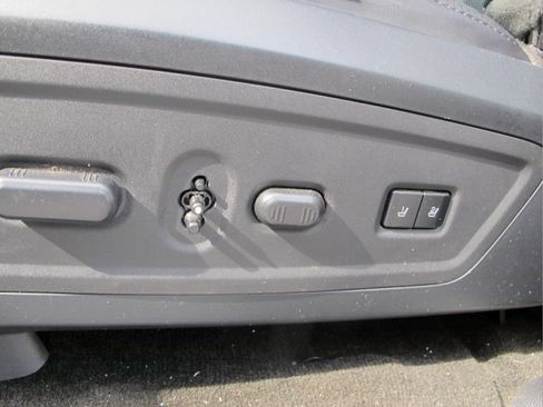 Used 2016 Lincoln Navigator Select RWD image 12