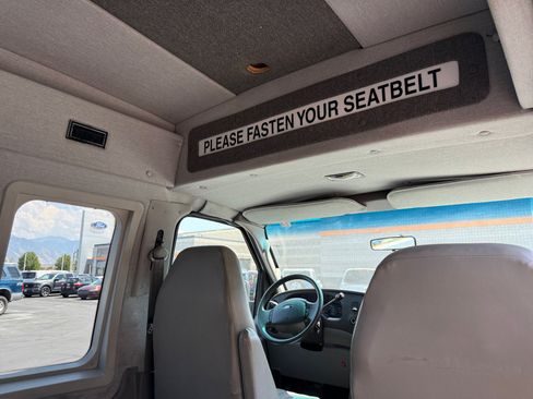 Used 2008 Ford E-250 and Econoline 250 Extended RWD image 24