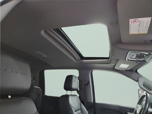 Used 2022 GMC Sierra 2500 Denali w/ Denali Ultimate Package image 13