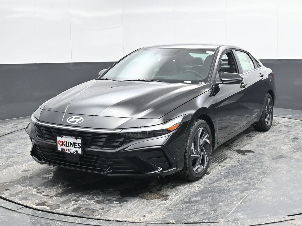 Used 2026 Hyundai Elantra Limited w/ Cargo Package FWD image 6