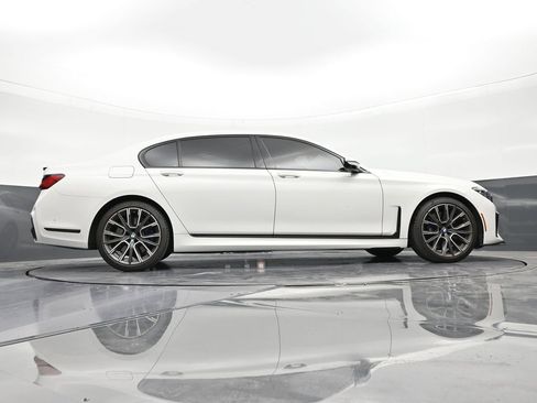 Used 2021 BMW 750i xDrive w/ M Sport Package image 25