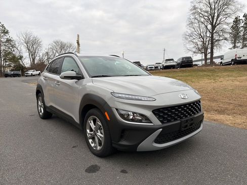 Used 2023 Hyundai Kona SEL w/ Convenience Package image 3