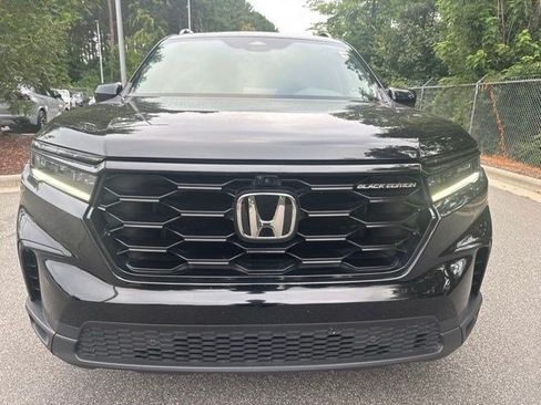 Used 2025 Honda Pilot Black Edition image 10
