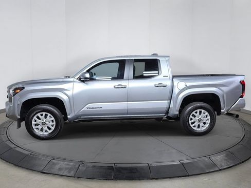 Used 2026 Toyota Tacoma SR5 AWD/4WD image 2