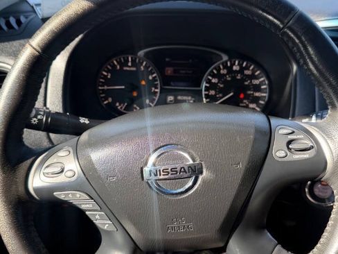 Used 2015 Nissan Pathfinder Platinum w/ Family Entertainment Package FWD image 19