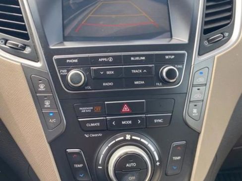 Used 2017 Hyundai Santa Fe SE image 26