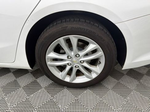 Used 2017 Chevrolet Malibu LT image 19