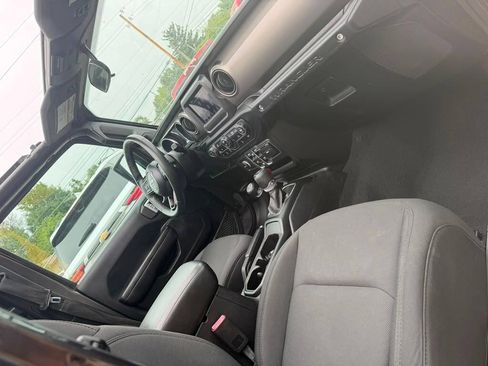 Used 2019 Jeep Wrangler Unlimited Sport S AWD/4WD image 17