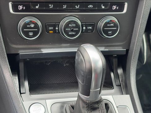 Used 2019 Volkswagen Golf S image 26