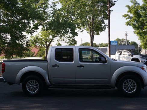 Used 2017 Nissan Frontier SV RWD image 4