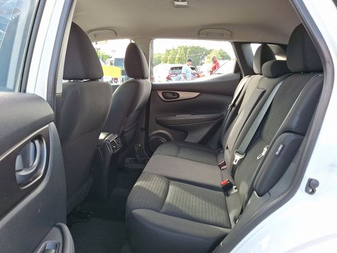 Used 2022 Nissan Rogue Sport S image 10