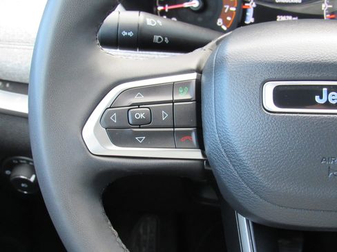 Used 2023 Jeep Compass Latitude image 19