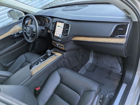 Used 2023 Volvo XC90 B6 Plus w/ Protection Package Premier image 35