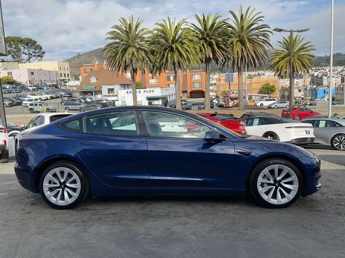 Used 2022 Tesla Model 3 RWD image 3