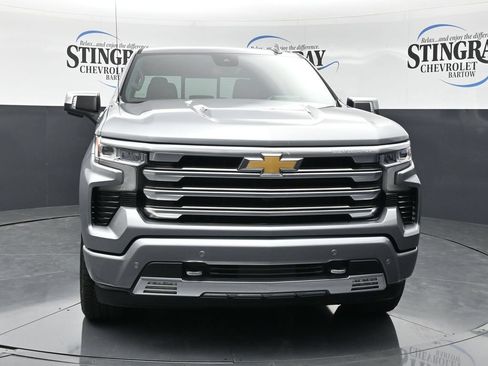 Used 2024 Chevrolet Silverado 1500 High Country w/ Technology Package AWD/4WD image 2