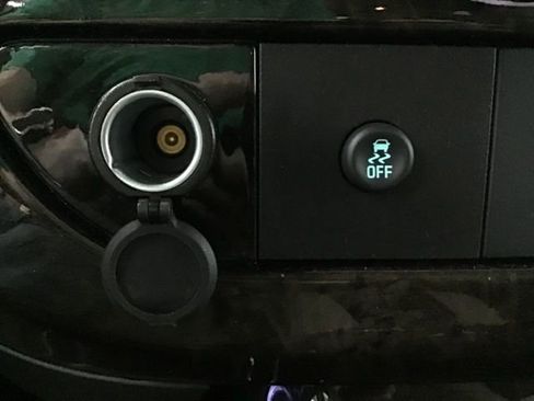 Used 2023 Chevrolet Express 2500 image 32