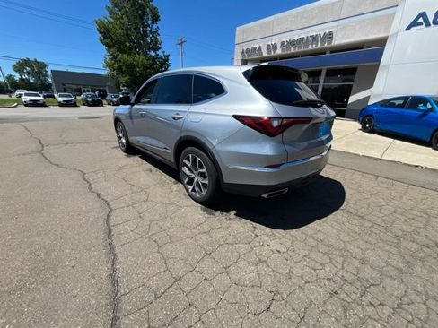 Used 2023 Acura MDX SH-AWD w/ Technology Package image 9