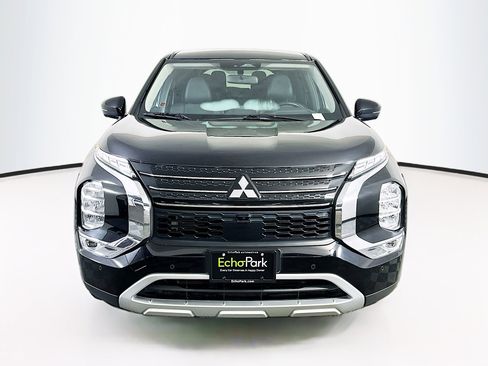 Used 2024 Mitsubishi Outlander SE image 2