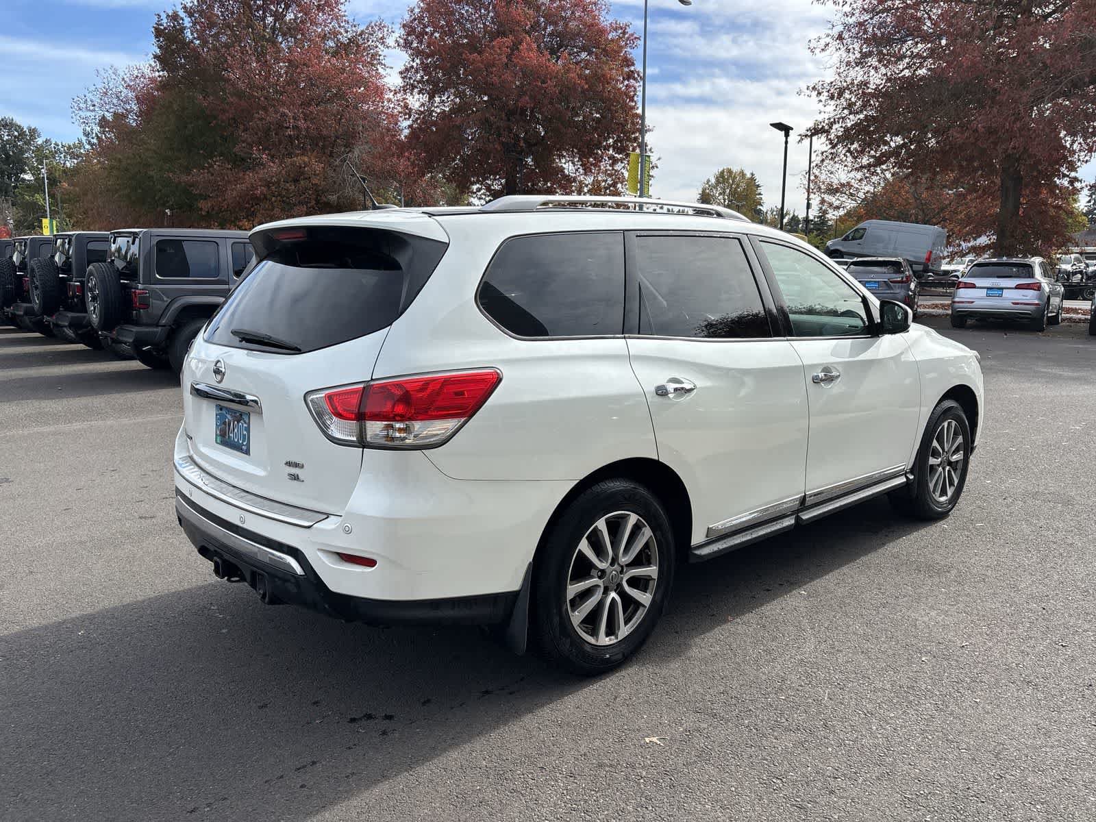 Used 2015 Nissan Pathfinder SL w/ SL Tech Package FWD image 4