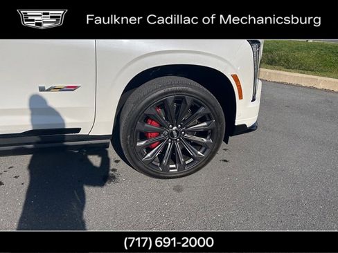 Certified 2025 Cadillac Escalade ESV V image 31