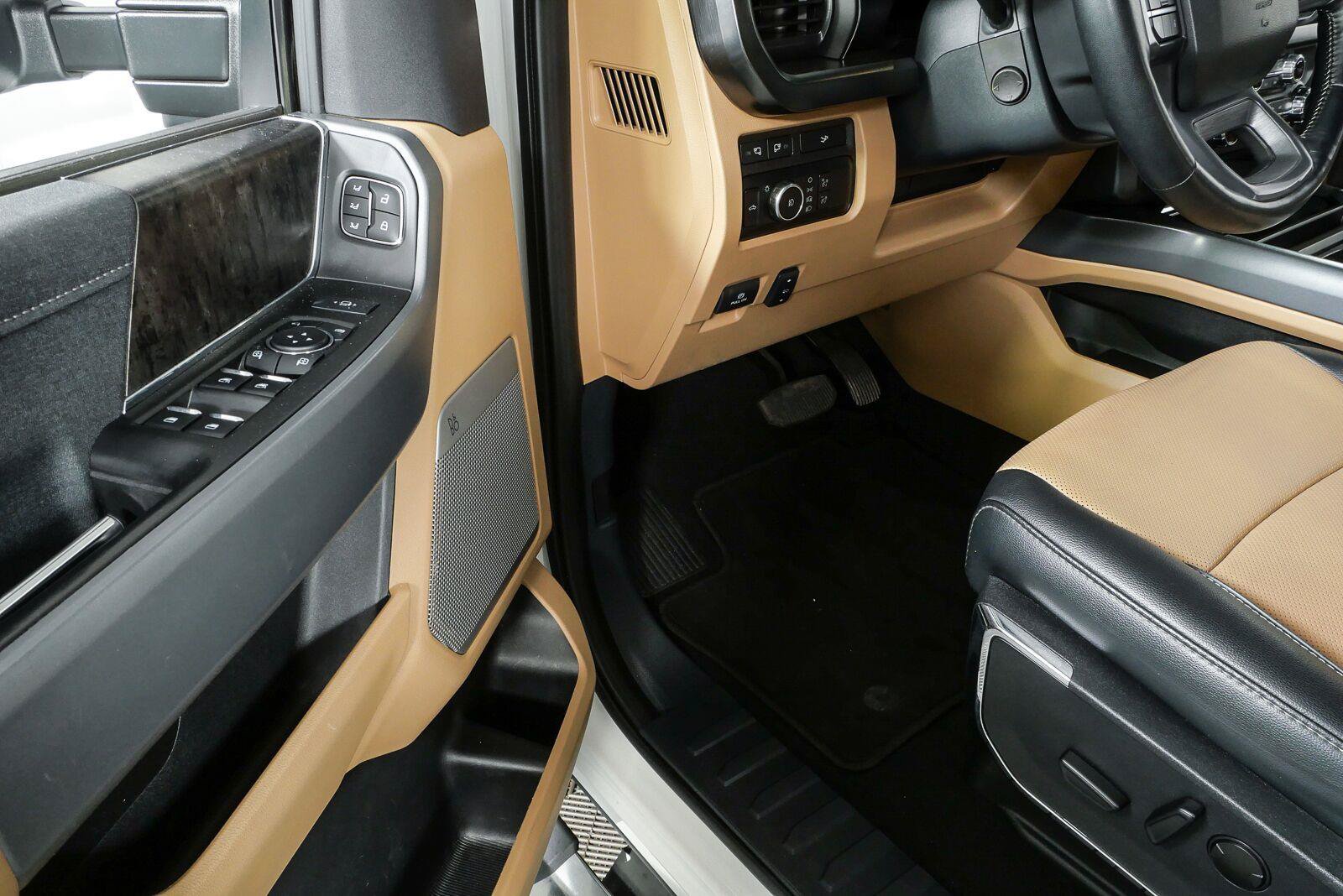 Used 2024 Ford F250 Lariat w/ Chrome Package AWD/4WD image 9