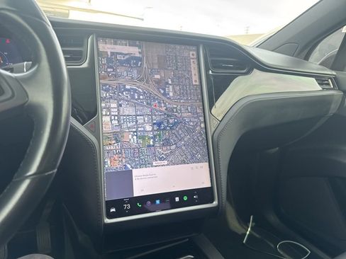 Used 2018 Tesla Model X 75D image 9