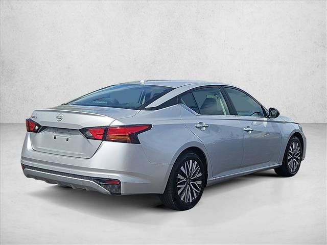 Used 2025 Nissan Altima 2.5 SV FWD image 7