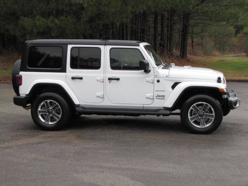 Used 2021 Jeep Wrangler Unlimited Sahara image 5