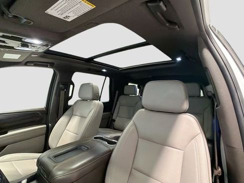Used 2023 GMC Yukon SLT w/ SLT Premium Package image 22