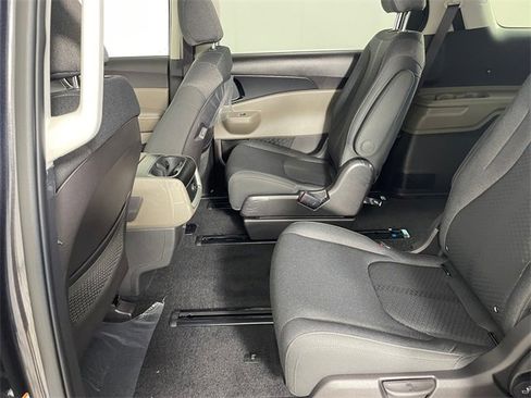 New 2026 Kia Carnival LX image 4