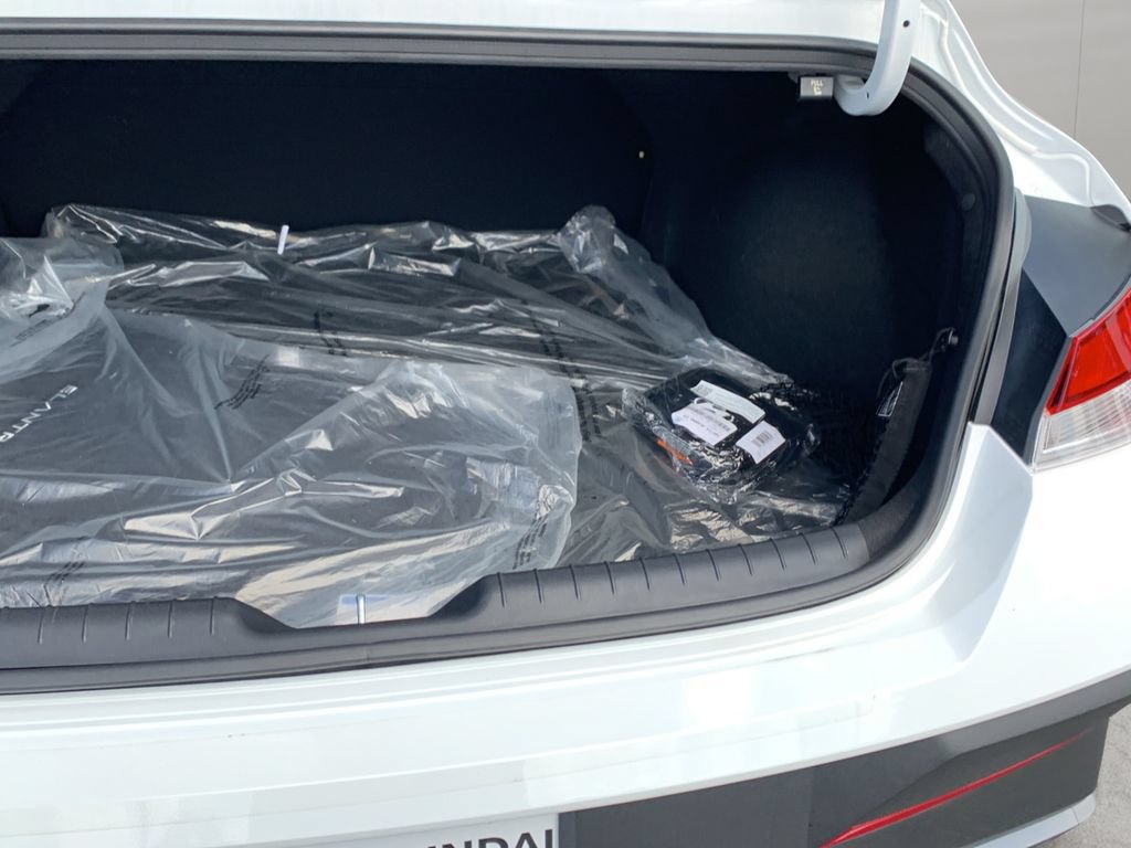 Certified 2026 Hyundai Elantra SE FWD image 10