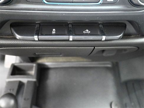 Used 2018 Chevrolet Silverado 1500 Custom w/ Custom Value Package image 22