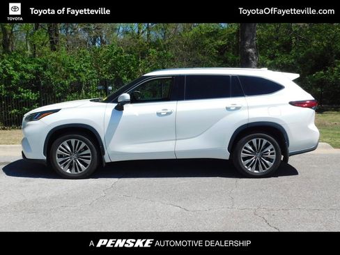 Used 2021 Toyota Highlander Platinum image 2