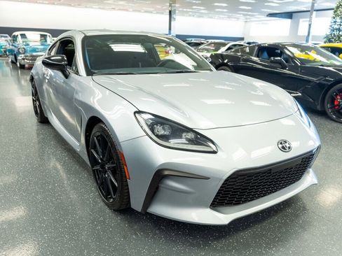 Used 2025 Toyota GR86 Premium image 4