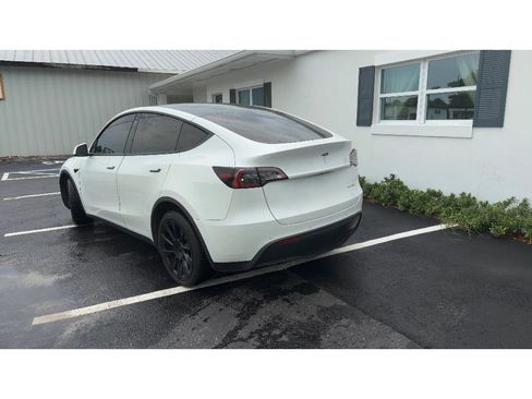 Used 2022 Tesla Model Y Long Range AWD/4WD image 4