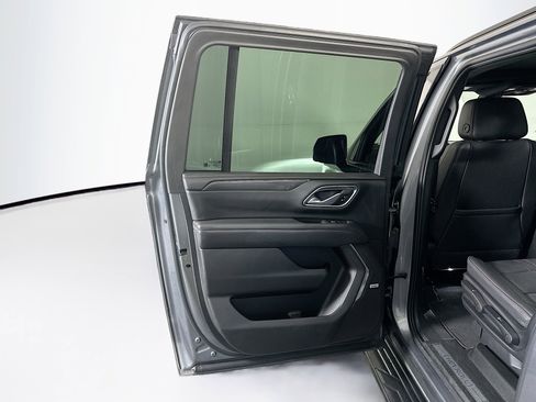 Used 2022 Chevrolet Suburban RST w/ Luxury Package image 28