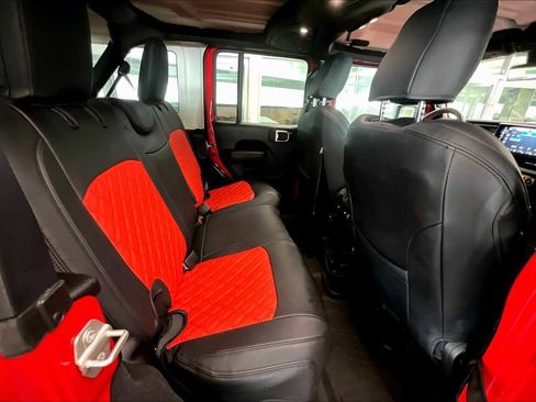 Used 2024 Jeep Wrangler Unlimited Rubicon w/ XTREMEE 35" Tire Package image 17