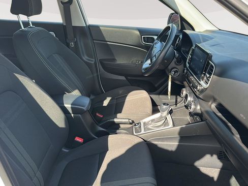Used 2023 Hyundai Venue SEL FWD image 13